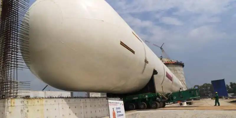 寰球公司首个海外子弹罐安装就位成功 寰球公司首个海外子弹罐安装就位成功