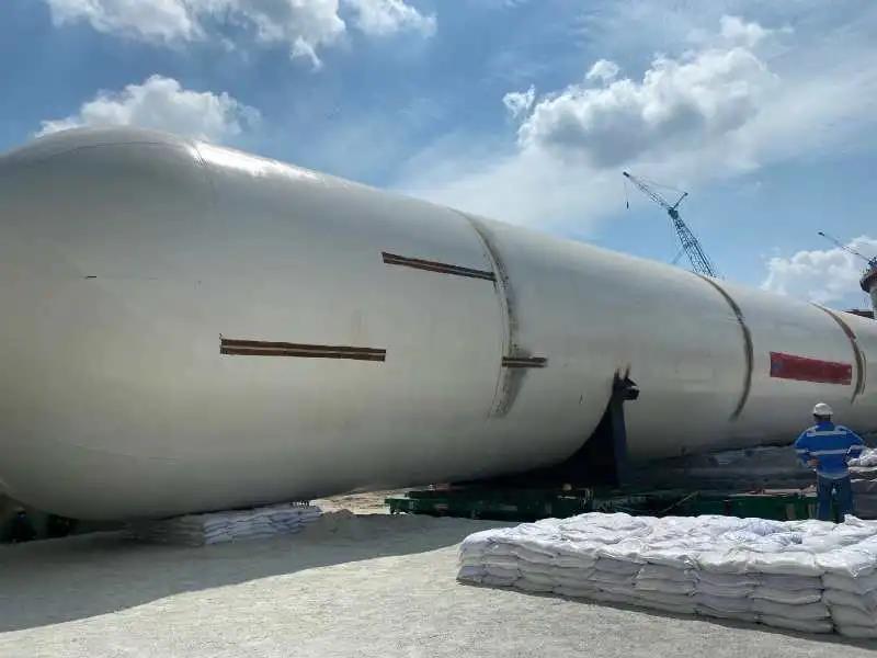 寰球公司首个海外子弹罐安装就位成功 寰球公司首个海外子弹罐安装就位成功