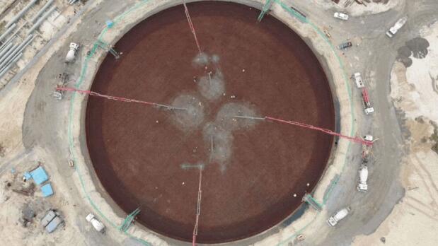 百台徐工设备火力全开,装备“世界最大”炼油厂! 百台徐工设备火力全开,装备“世界最大”炼油厂!