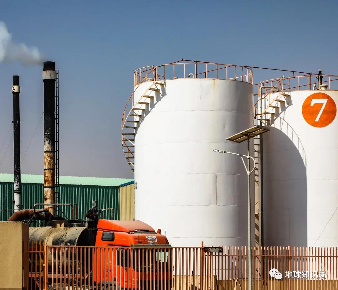 沙特,由奢入俭难 沙特,由奢入俭难