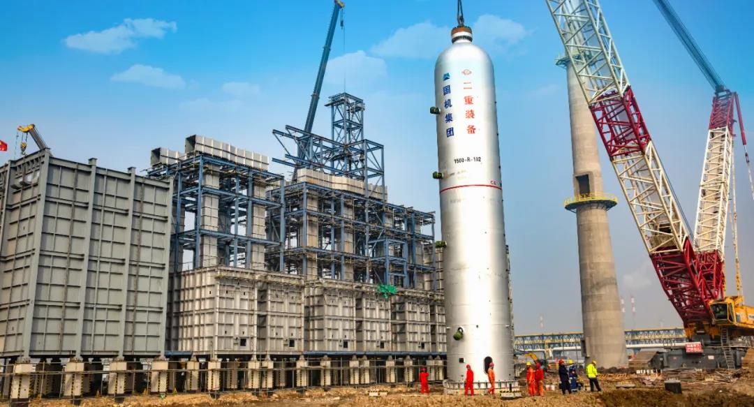 “开新局 育新机”盛虹炼化进行时丨国内最大常压塔吊装成功 盛虹炼化核心设备安装正式启动 “开新局 育新机”盛虹炼化进行时丨国内最大常压塔吊装成功 盛虹炼化核心设备安装正式启动