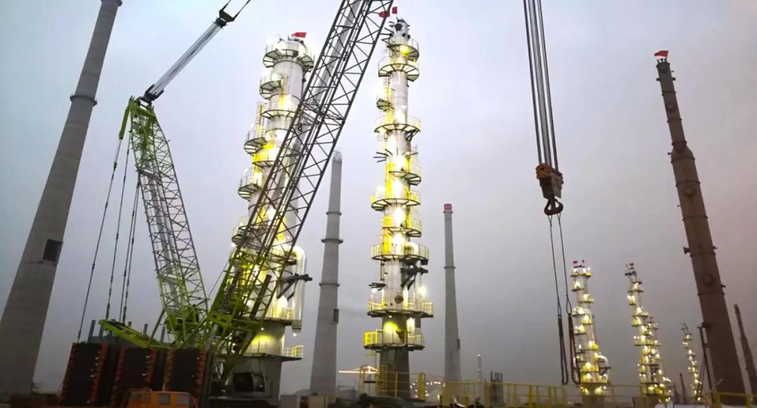 “开新局 育新机”盛虹炼化进行时丨国内最大常压塔吊装成功 盛虹炼化核心设备安装正式启动 “开新局 育新机”盛虹炼化进行时丨国内最大常压塔吊装成功 盛虹炼化核心设备安装正式启动
