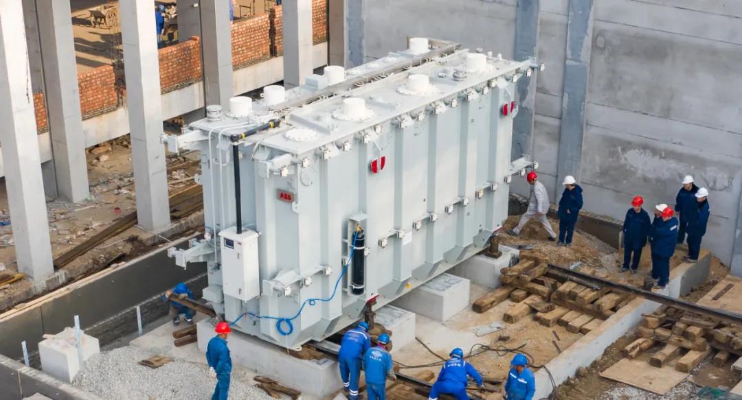 “开新局 育新机”盛虹炼化进行时丨国内最大常压塔吊装成功 盛虹炼化核心设备安装正式启动 “开新局 育新机”盛虹炼化进行时丨国内最大常压塔吊装成功 盛虹炼化核心设备安装正式启动