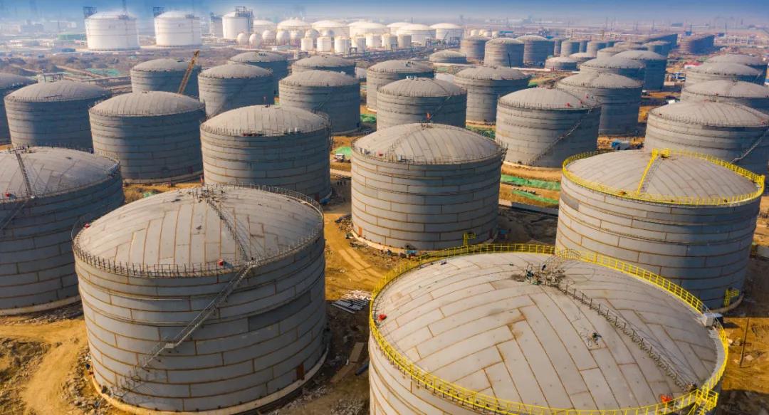 “开新局 育新机”盛虹炼化进行时丨国内最大常压塔吊装成功 盛虹炼化核心设备安装正式启动 “开新局 育新机”盛虹炼化进行时丨国内最大常压塔吊装成功 盛虹炼化核心设备安装正式启动