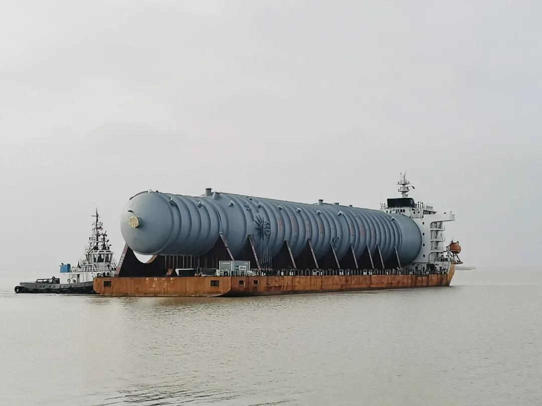 4000吨级“巨兽”乘风踏浪奔赴广东石化 4000吨级“巨兽”乘风踏浪奔赴广东石化