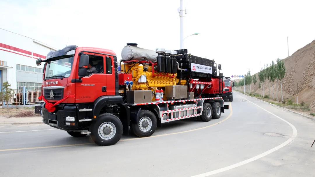 出厂!兰石研制的2台3000hp压裂车开往玉门油田 出厂!兰石研制的2台3000hp压裂车开往玉门油田