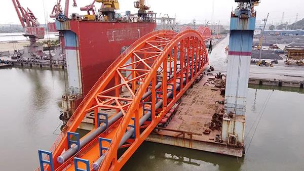 寰球工程公司钢引桥制造项目第三榀桥成功装船发货 寰球工程公司钢引桥制造项目第三榀桥成功装船发货