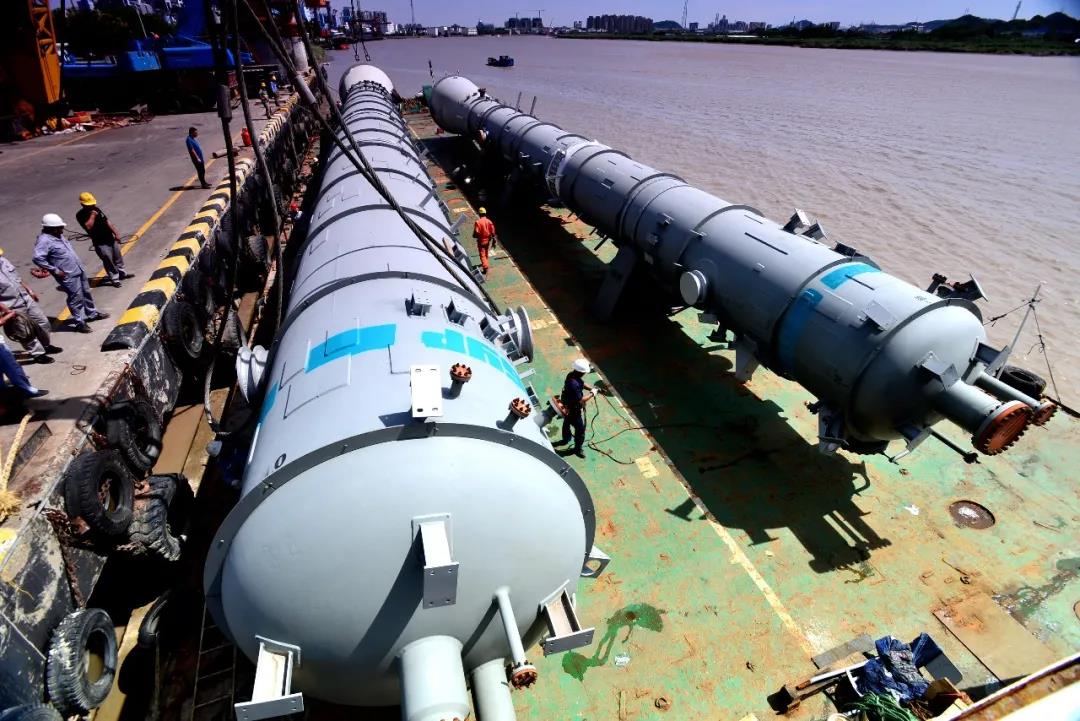 扬帆出海,公司交付俄罗斯AGCC项目四台塔器 扬帆出海,公司交付俄罗斯AGCC项目四台塔器