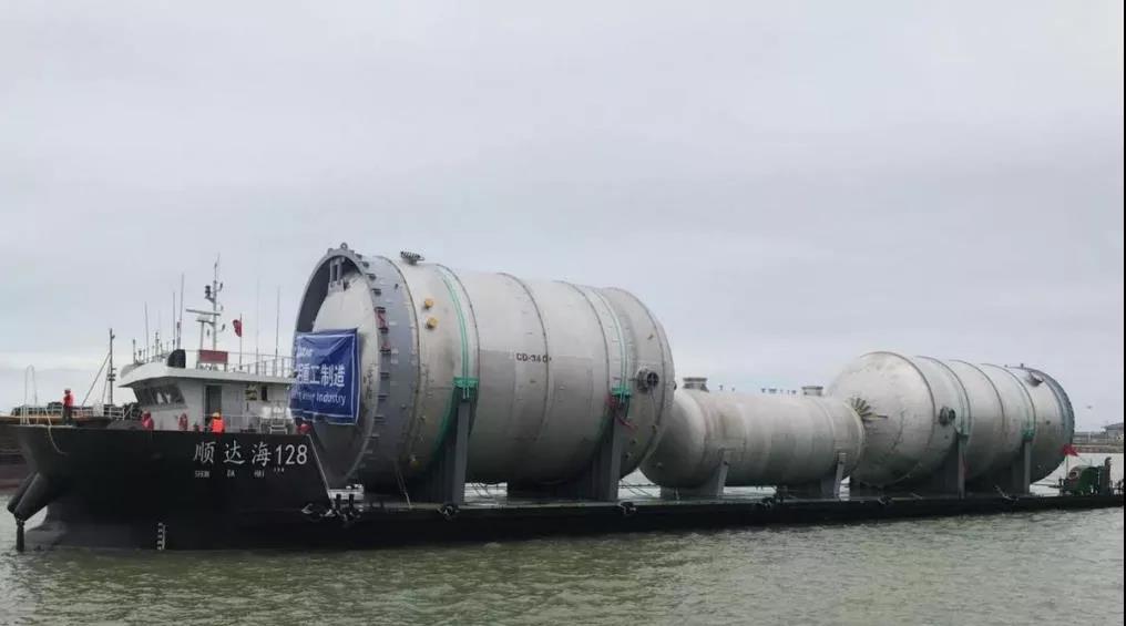 大明重工承制的东营威联化学PTA核心不锈钢特材反应器成功发运 大明重工承制的东营威联化学PTA核心不锈钢特材反应器成功发运