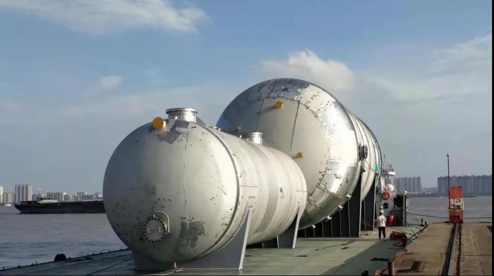 大明重工承制的东营威联化学PTA核心不锈钢特材反应器成功发运 大明重工承制的东营威联化学PTA核心不锈钢特材反应器成功发运