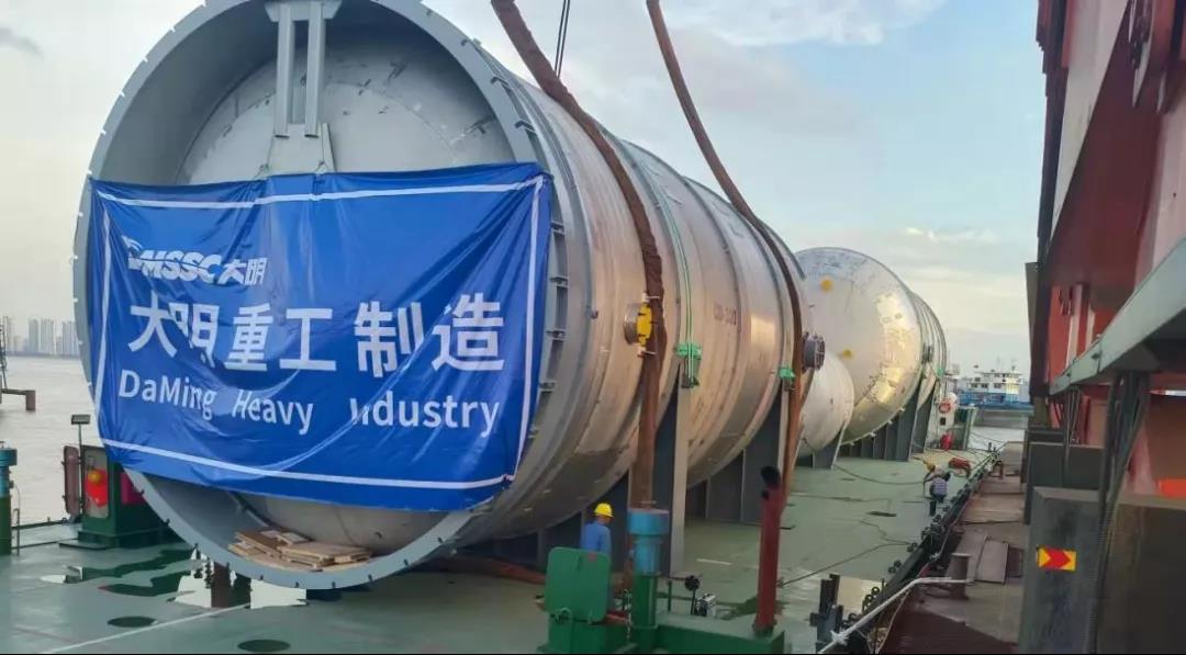 大明重工承制的东营威联化学PTA核心不锈钢特材反应器成功发运 大明重工承制的东营威联化学PTA核心不锈钢特材反应器成功发运
