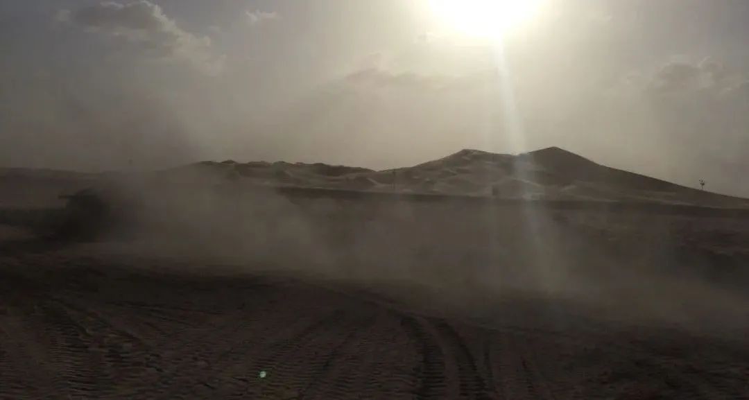 “蒸桑拿 战黄沙” 阿尔及利亚HBR项目首油外输线路全线贯通 “蒸桑拿 战黄沙” 阿尔及利亚HBR项目首油外输线路全线贯通