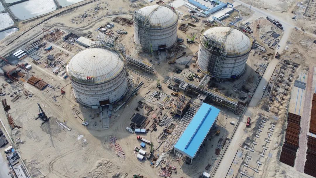 中国五环公司东华能源(茂名)低温罐区项目1#丁烷罐盛水试验完成 中国五环公司东华能源(茂名)低温罐区项目1#丁烷罐盛水试验完成