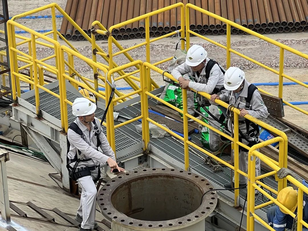 中国五环公司东华能源(茂名)低温罐区项目1#丁烷罐盛水试验完成 中国五环公司东华能源(茂名)低温罐区项目1#丁烷罐盛水试验完成