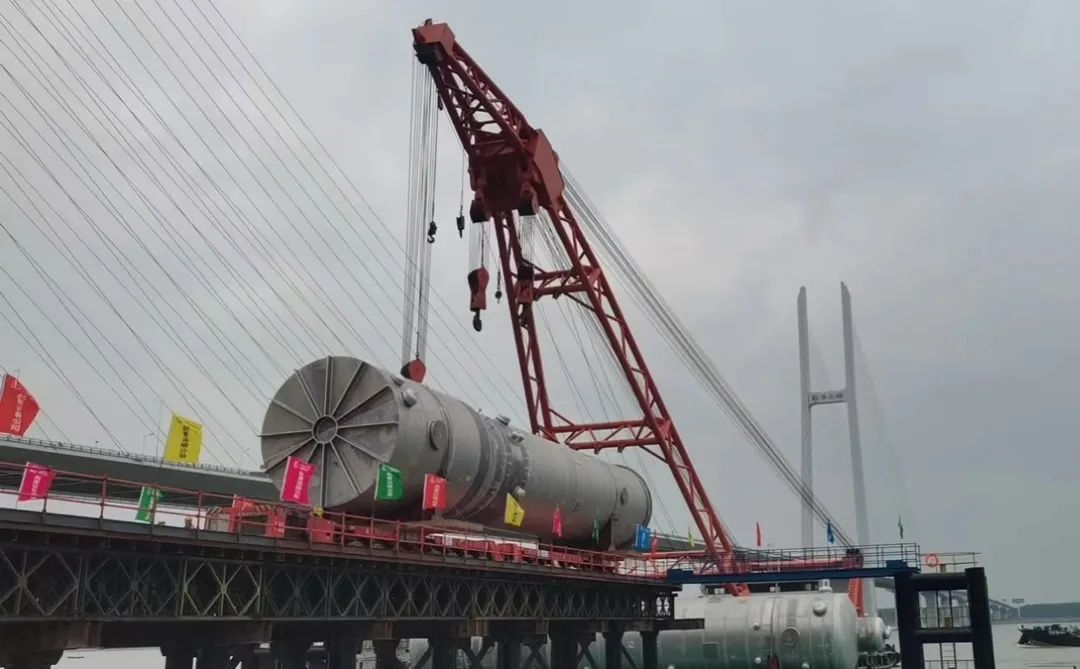 中石化炼化工程起运公司解“化工围江”困境,助绿色发展 中石化炼化工程起运公司解“化工围江”困境,助绿色发展