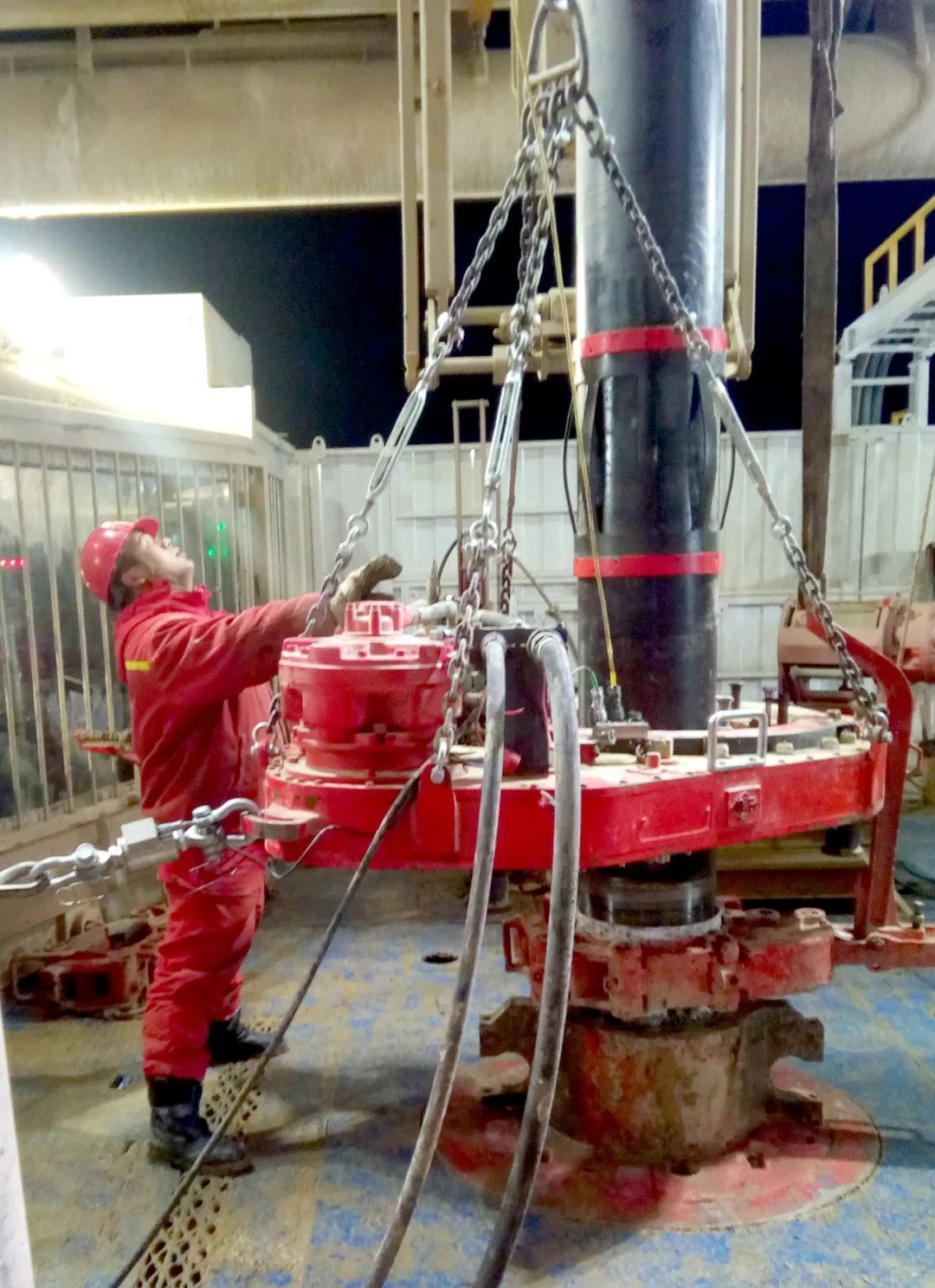 超越“地下珠峰”!中国石油首口设计超9000米深井开钻 超越“地下珠峰”!中国石油首口设计超9000米深井开钻