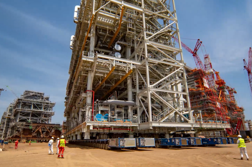 最重核心模块交付,全球首例一体化建造LNG模块化工厂实现全部封顶 最重核心模块交付,全球首例一体化建造LNG模块化工厂实现全部封顶