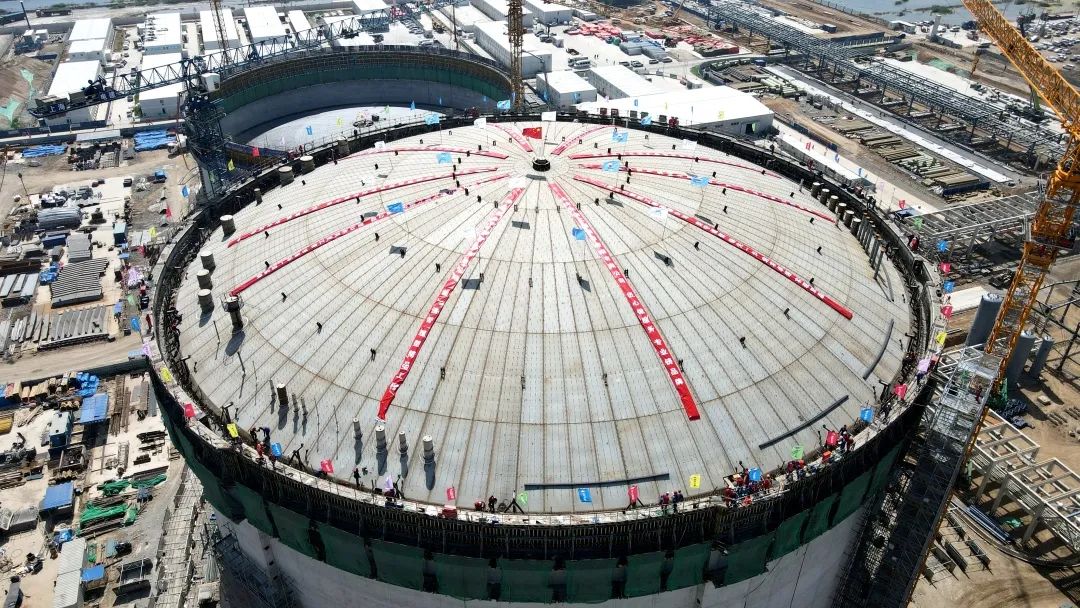 国内最大22万立方米薄膜罐气顶升圆满成功 国内最大22万立方米薄膜罐气顶升圆满成功