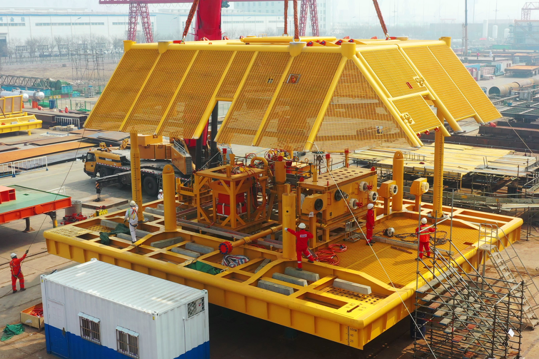 我国自主研发的首套深水水下多功能管汇系统在天津交付 我国自主研发的首套深水水下多功能管汇系统在天津交付