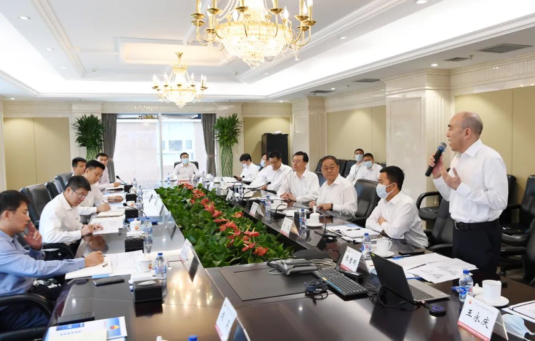 中油工程公司执行董事、党委书记李小宁会见中国海洋石油国际有限公司总工程师连吉弘、乌干达公司总裁陈卓彪一行 中油工程公司执行董事、党委书记李小宁会见中国海洋石油国际有限公司总工程师连吉弘、乌干达公司总裁陈卓彪一行