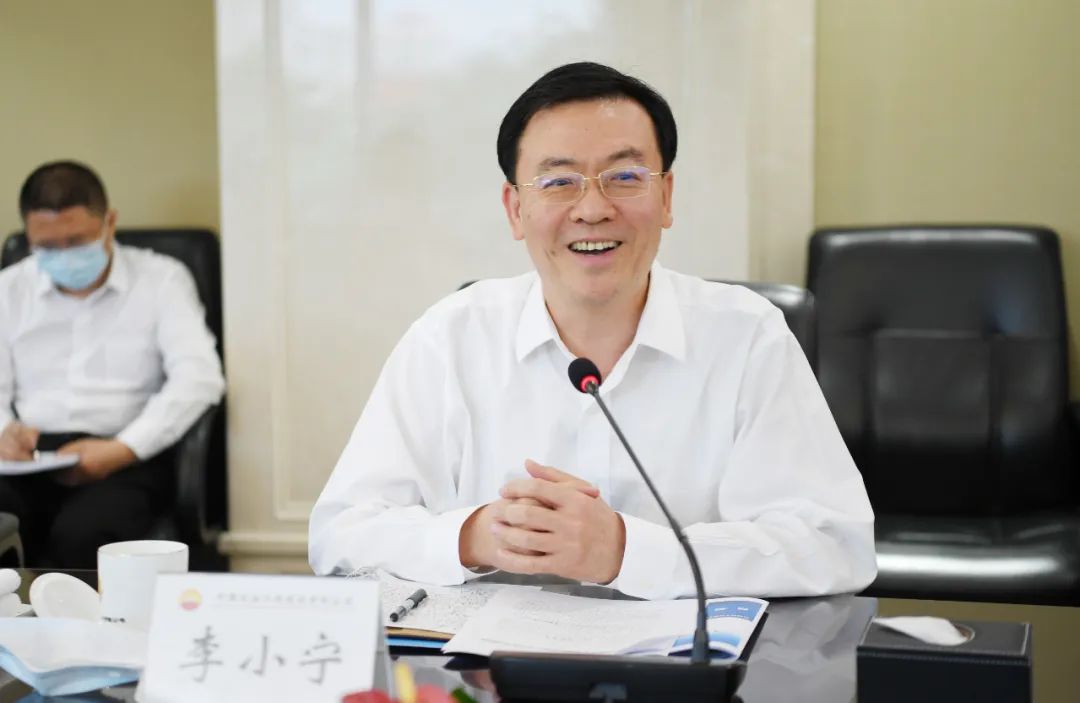 中油工程公司执行董事、党委书记李小宁会见中国海洋石油国际有限公司总工程师连吉弘、乌干达公司总裁陈卓彪一行 中油工程公司执行董事、党委书记李小宁会见中国海洋石油国际有限公司总工程师连吉弘、乌干达公司总裁陈卓彪一行