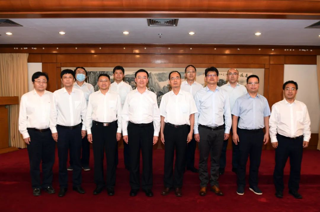 中油工程建设董事李小宁会见中国石油尼日尔公司总经理周作坤 中油工程建设董事李小宁会见中国石油尼日尔公司总经理周作坤