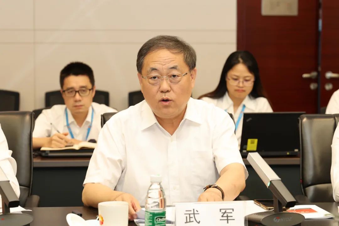 中油工程公司总经理武军陪同中国石油天然气勘探开发公司总经理何文渊一行到西南分公司调研 中油工程公司总经理武军陪同中国石油天然气勘探开发公司总经理何文渊一行到西南分公司调研