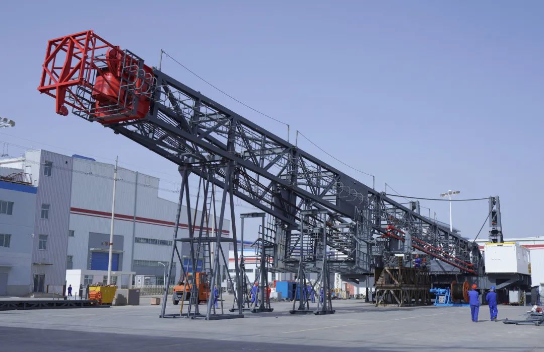 兰石装备公司承制ZJ50LDB钻机顺利起升 兰石装备公司承制ZJ50LDB钻机顺利起升