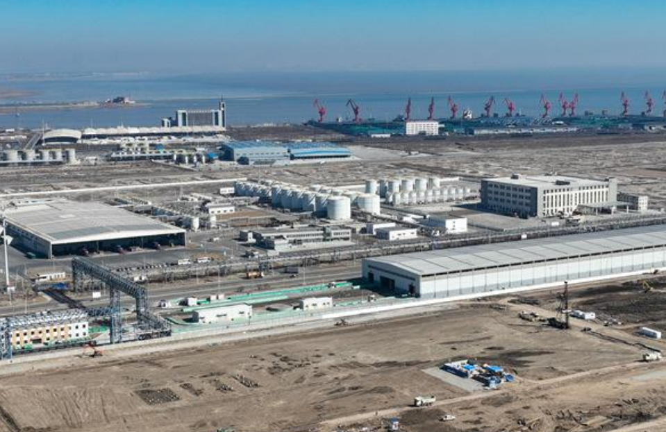 兰石重装承制核心设备助力中石化高端新材料项目建设 兰石重装承制核心设备助力中石化高端新材料项目建设