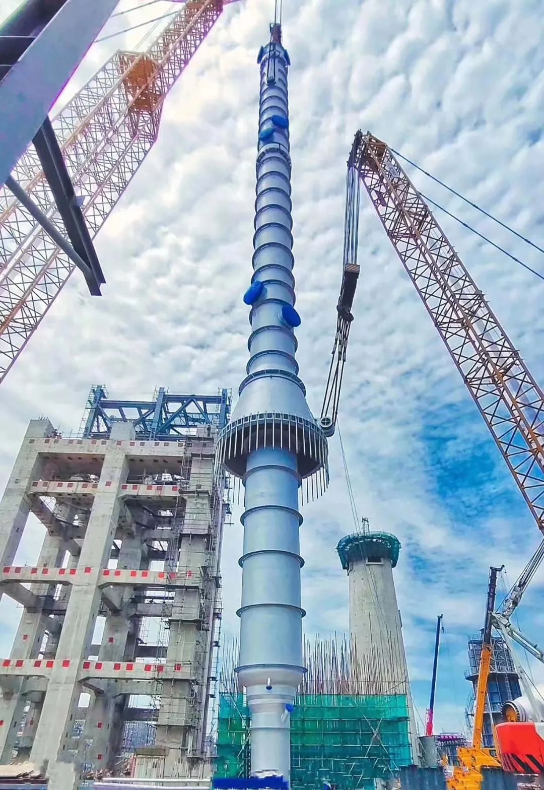 兰石重装“硬核”移动工厂 助推“国之重器”研制 兰石重装“硬核”移动工厂 助推“国之重器”研制