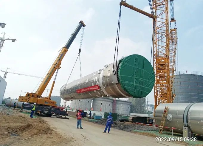 河南神马氢氨项目空分设备吊装启动 河南神马氢氨项目空分设备吊装启动