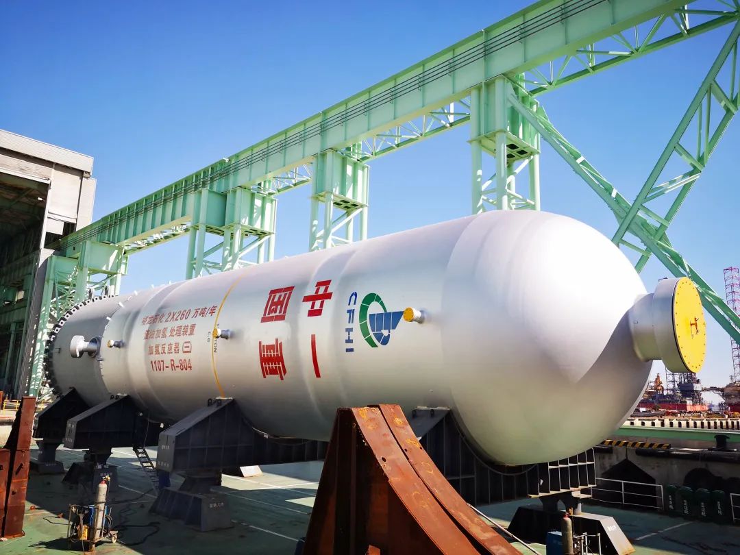 一次4台,山东裕龙石化项目渣油加氢反应器完工发运 一次4台,山东裕龙石化项目渣油加氢反应器完工发运