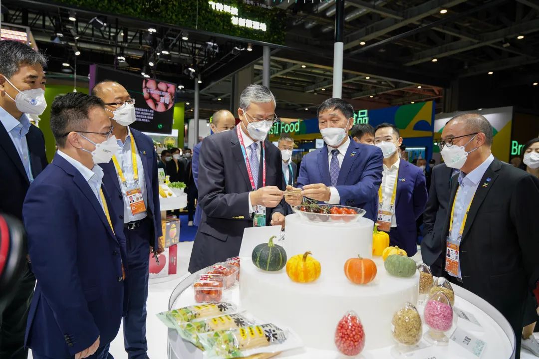 共“进”五年,共享“中国机遇”!中国中化进博会采购金额超百亿美元 共“进”五年,共享“中国机遇”!中国中化进博会采购金额超百亿美元