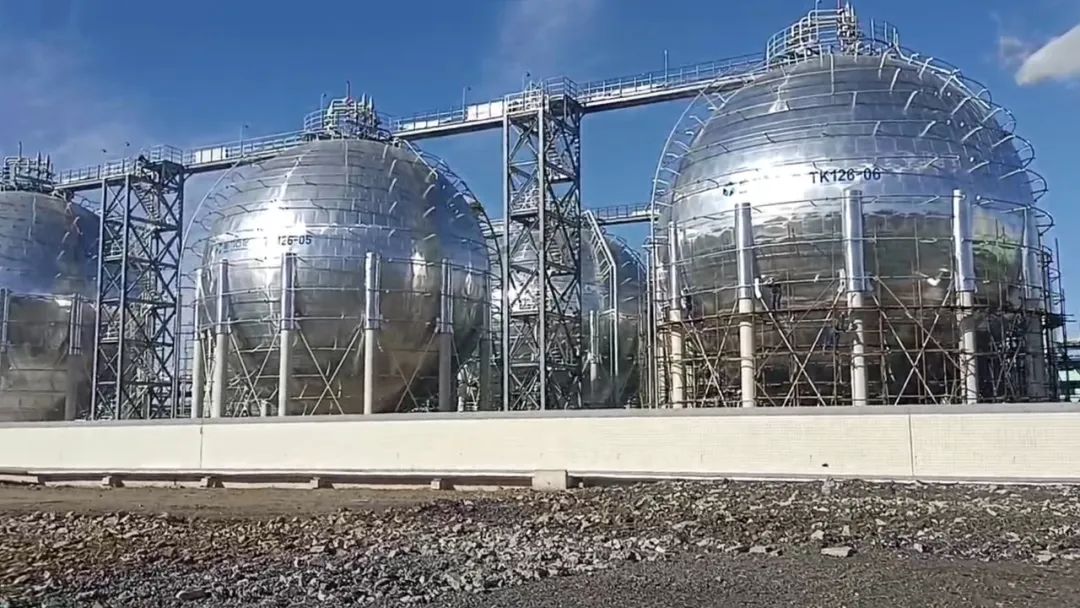 兰石重装项目建设“加速跑” 恒力石化球罐工程完工交付 兰石重装项目建设“加速跑” 恒力石化球罐工程完工交付