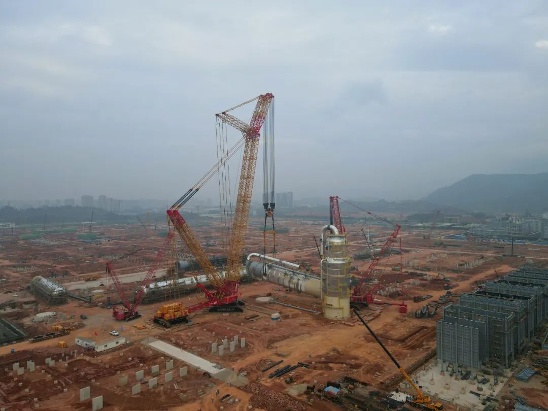 4000吨履带吊最新战报:埃克森美孚乙烯一期项目急冷双塔吊装就位! 4000吨履带吊最新战报:埃克森美孚乙烯一期项目急冷双塔吊装就位!