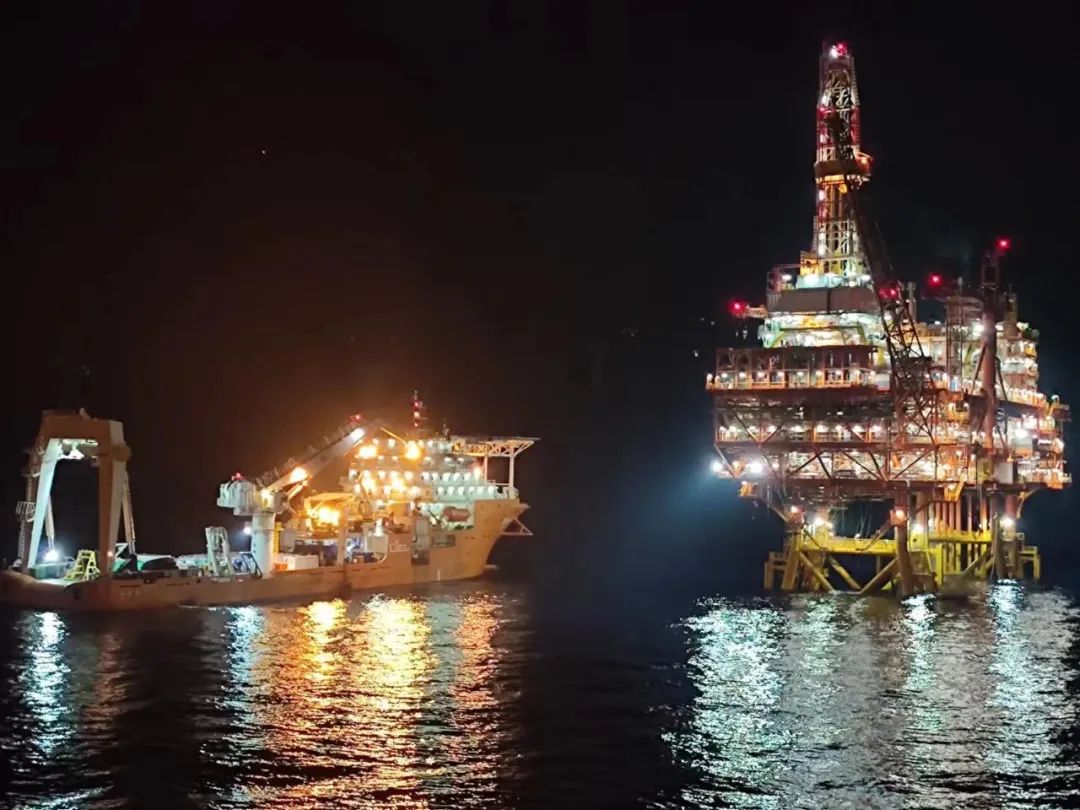 陕柴为亚洲最大海洋钻井平台装上“中国心” 陕柴为亚洲最大海洋钻井平台装上“中国心”