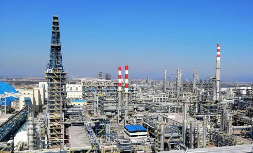 挺起广东石化炼化一体化项目的“脊梁” ——300万吨/年延迟焦化装置I一次开车投产成功 挺起广东石化炼化一体化项目的“脊梁” ——300万吨/年延迟焦化装置I一次开车投产成功