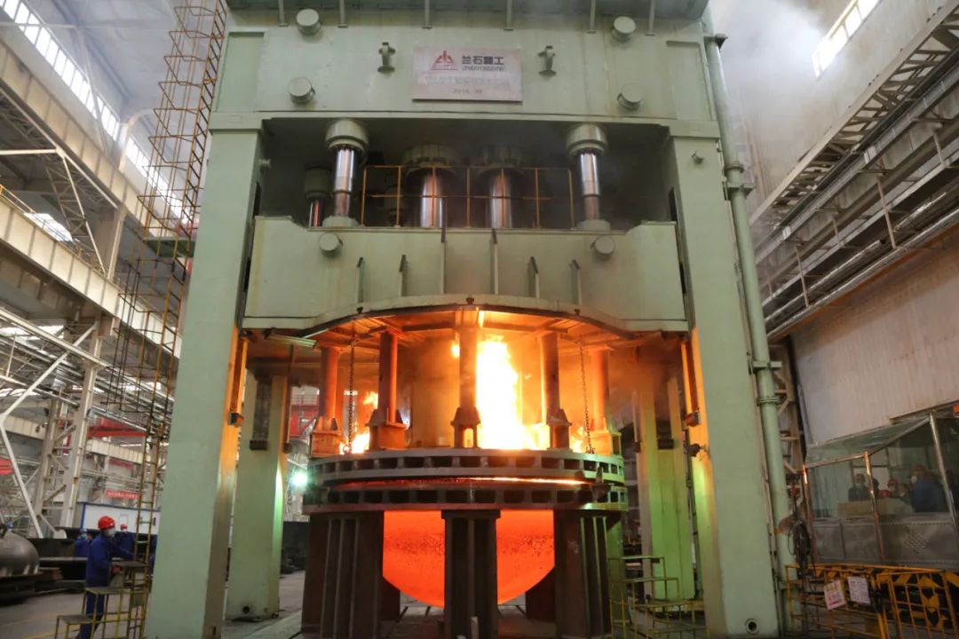 兰石重装封头压制刷新纪录 兰石重装封头压制刷新纪录