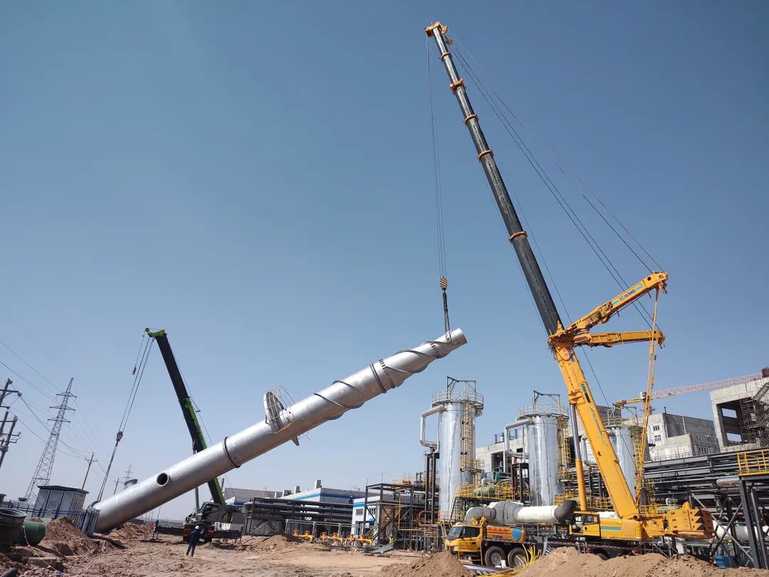 新疆维格瑞24万吨/年(一期)可生物降解项目大件吊装圆满完成 新疆维格瑞24万吨/年(一期)可生物降解项目大件吊装圆满完成