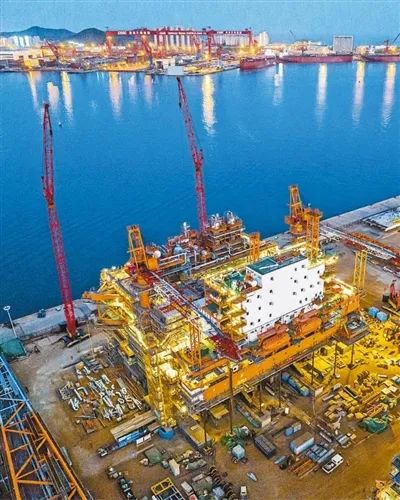 渤海湾首个千亿方大气田中心平台建成 渤海湾首个千亿方大气田中心平台建成