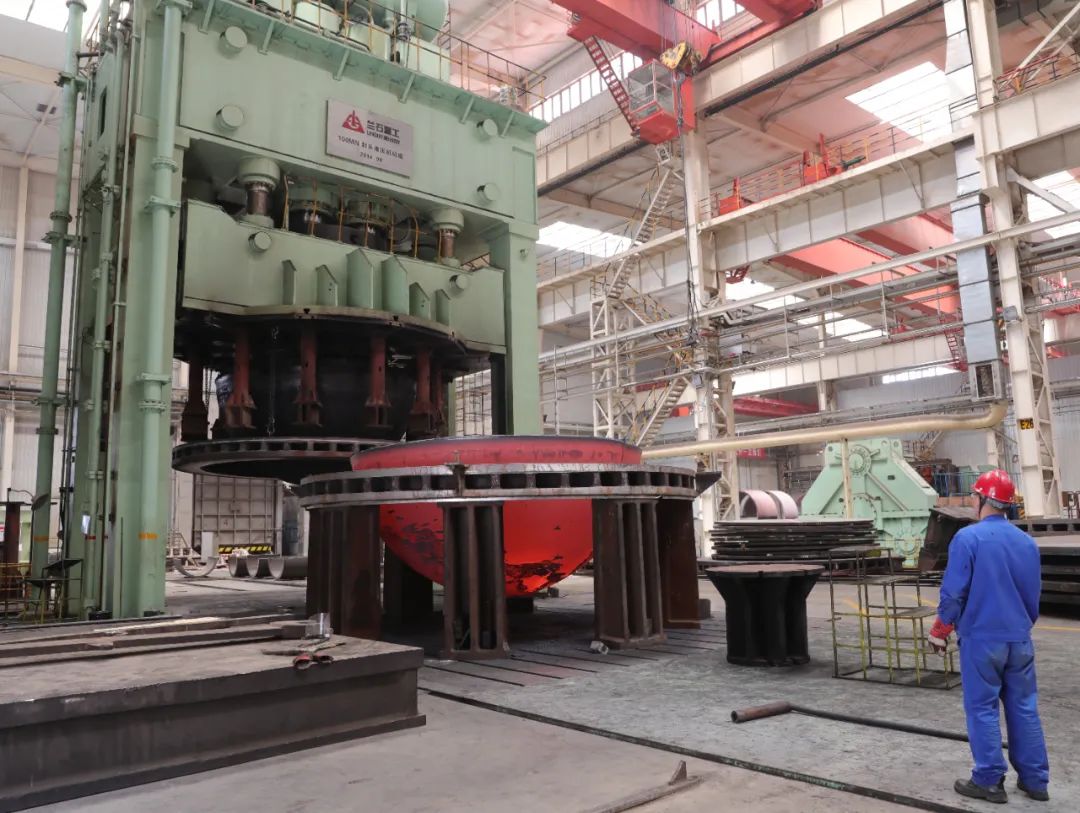 4220mm!兰石重装封头压制直径再创新纪录 4220mm!兰石重装封头压制直径再创新纪录