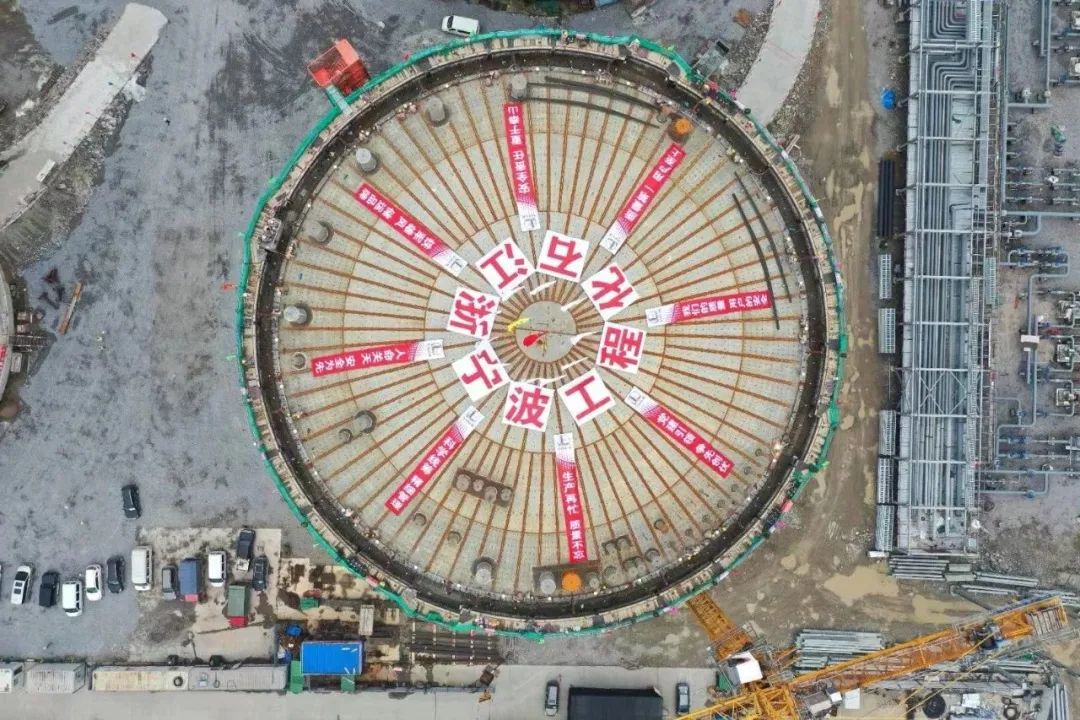 中石化宁波工程承建低温罐项目首台罐气顶升成功! 中石化宁波工程承建低温罐项目首台罐气顶升成功!