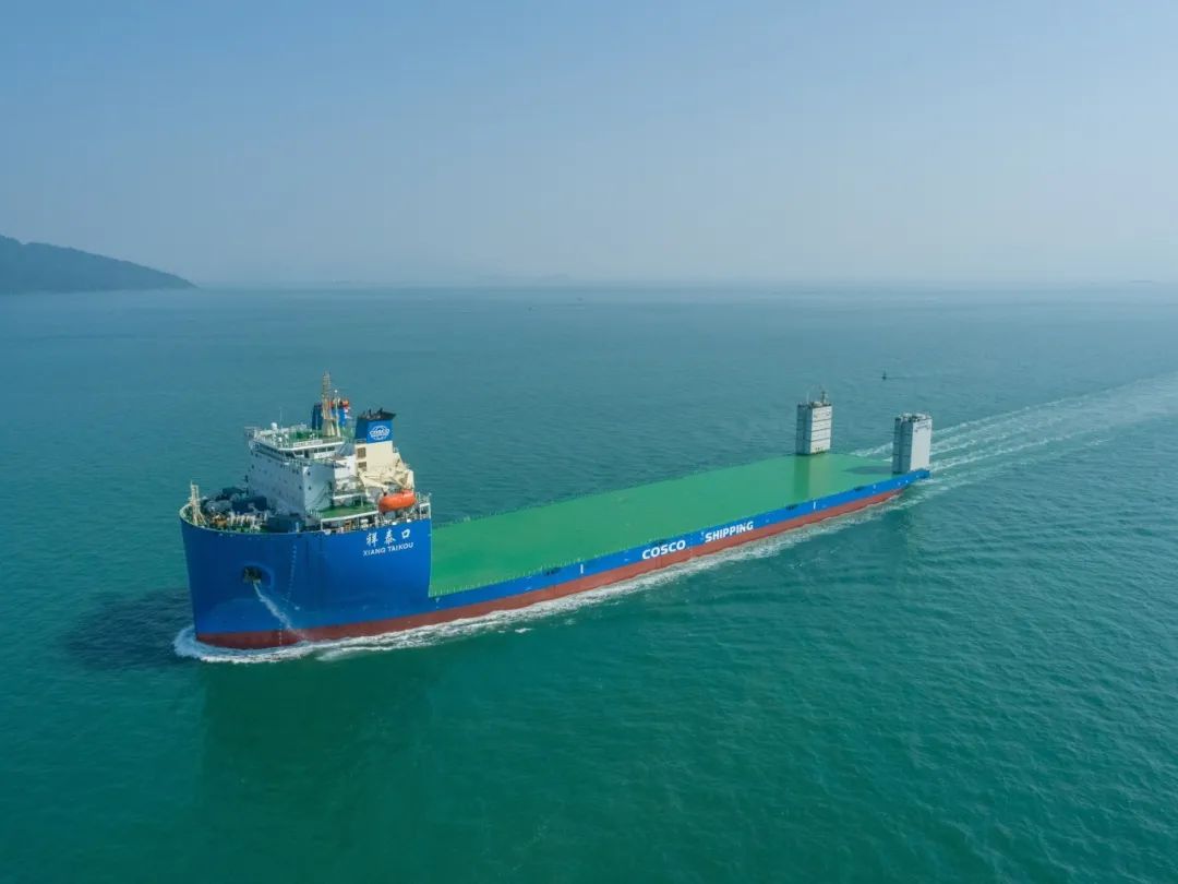 排水量6.5万吨,命名交付! 排水量6.5万吨,命名交付!