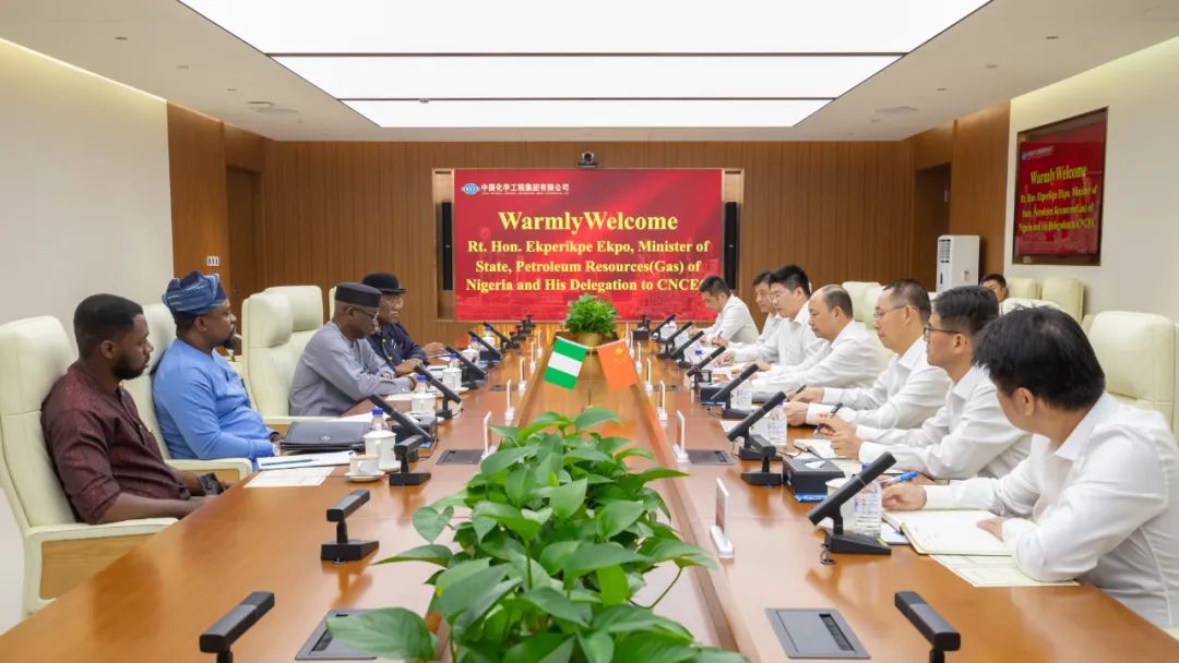 中国化学董事长莫鼎革与尼日利亚国家石油资源(天然气)部国务部长举行会谈 中国化学董事长莫鼎革与尼日利亚国家石油资源(天然气)部国务部长举行会谈