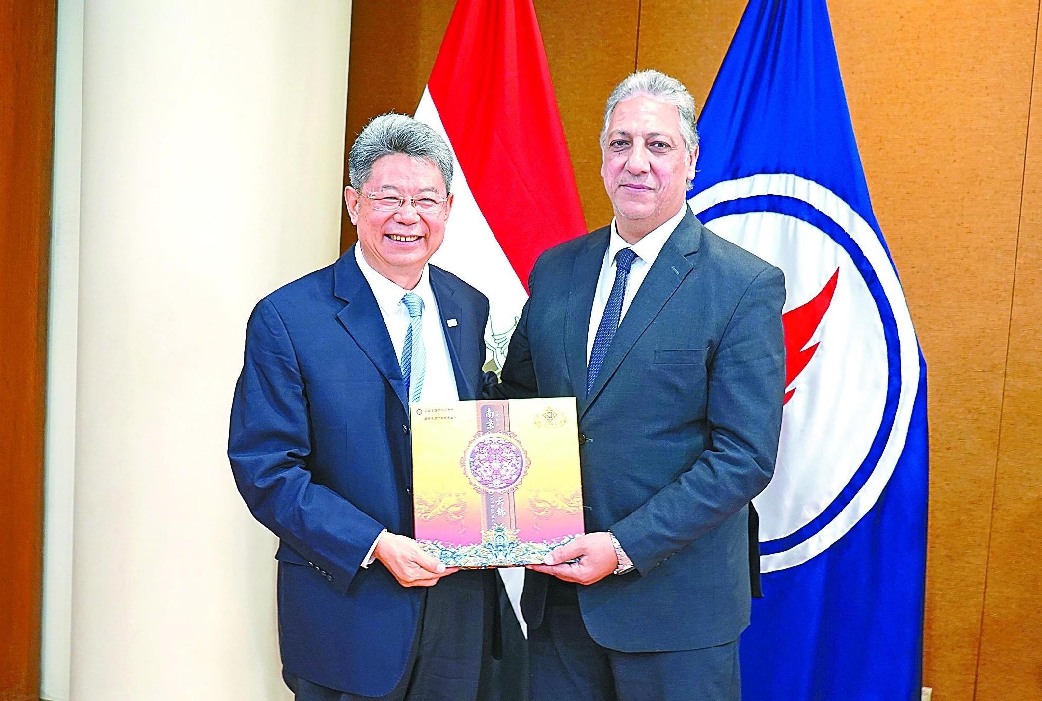 中石化集团公司董事长马永生在开罗与埃及石油总公司首席执行官阿拉·埃尔巴塔尔会谈 中石化集团公司董事长马永生在开罗与埃及石油总公司首席执行官阿拉·埃尔巴塔尔会谈